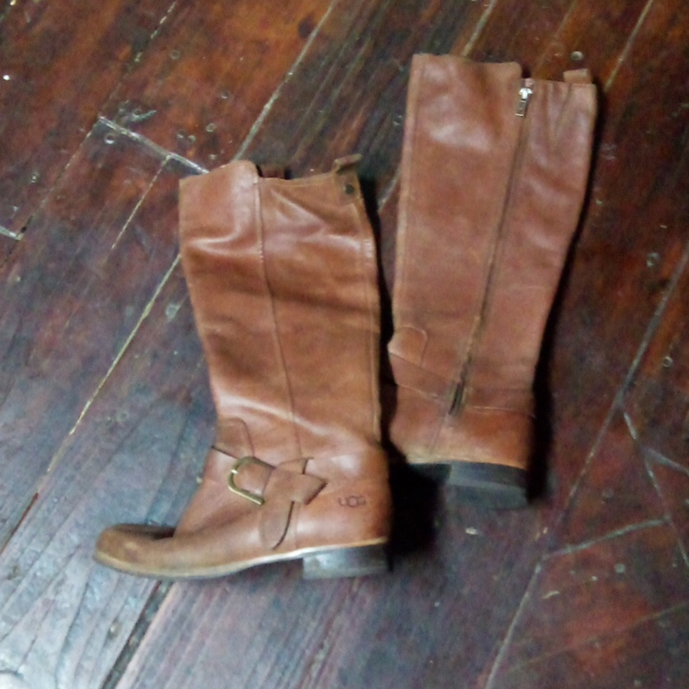Ugg size 8 zip up boot